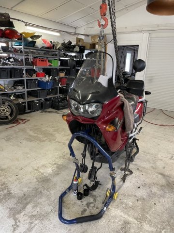 revision et remise en etat d'une fourche avant sur une moto honda 1000 VARADERO par votre garagiste l'Atelier Riders Spirit à bourgoin jaillieu