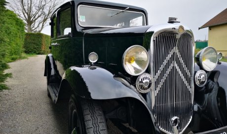 Rénovation et restauration de la carrosserie d'une Citroen Rosalie de 1932 à Vienne