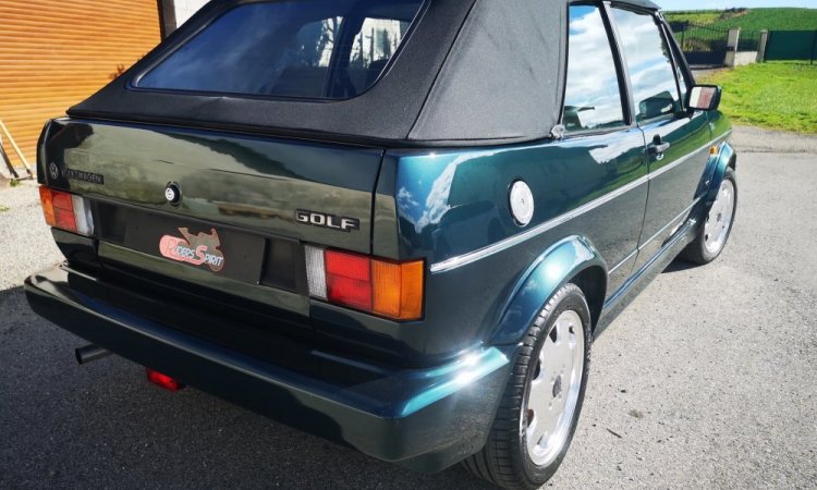 Rénovation et restauration de la carrosserie d'une golf 1 cabriolet classic line à Chatonnay 