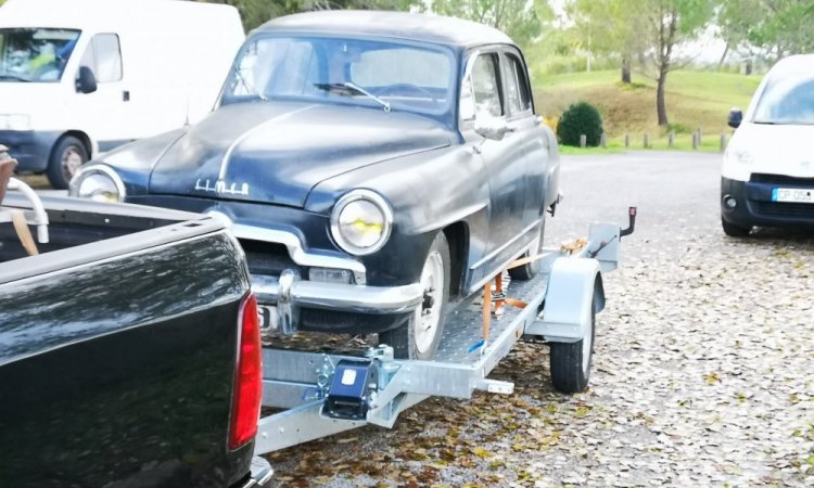 restauration carburateur d'une voiture de collection Simca Aronde de 1952  à Chatonnay.