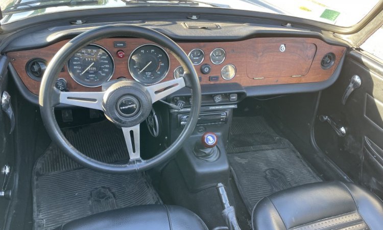 triumph TR6 de 1973 chez votre garagiste l'atelier riders spirit a chatonnay