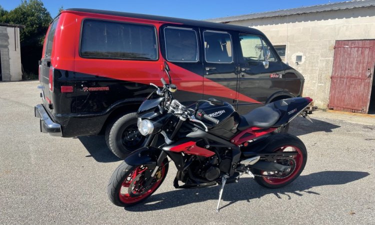 triumph street triple 675 et dodge RAM VAN B150