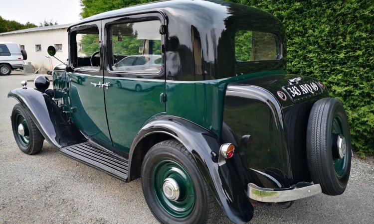 Rénovation et restauration de la carrosserie d'une Citroen Rosalie de 1932 à Vienne